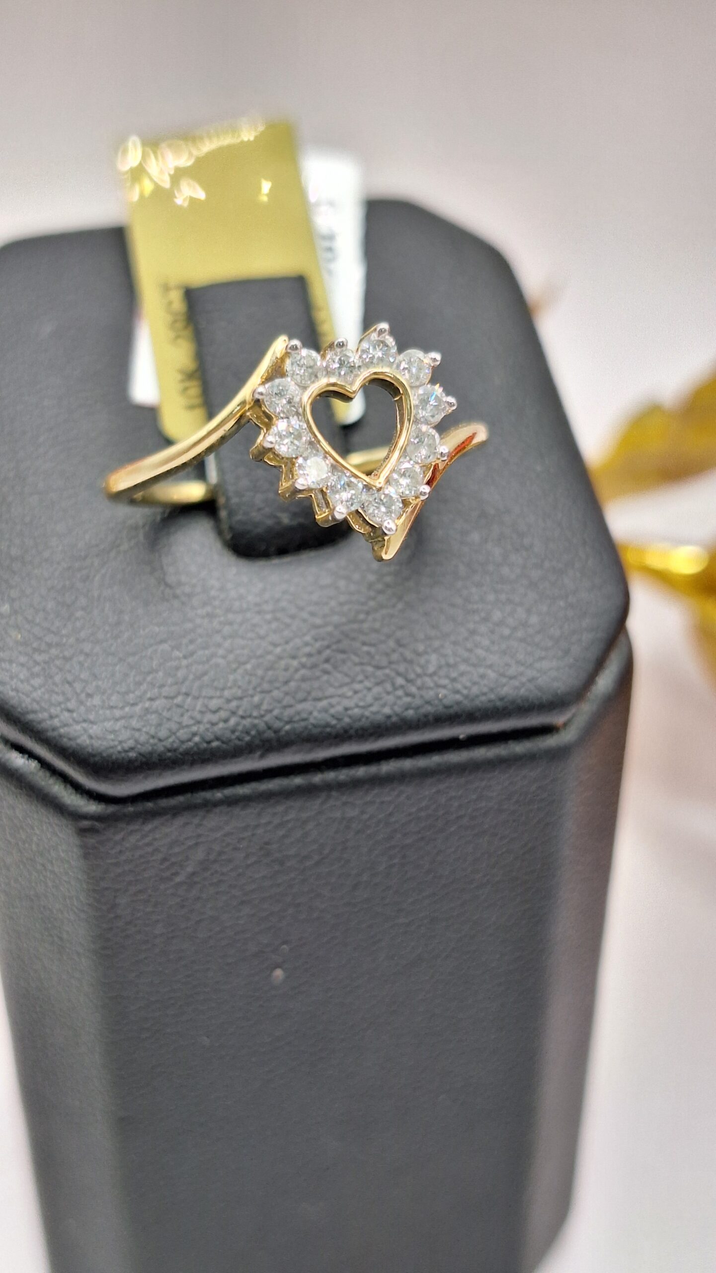 10K HEART RING WITH DIAMONDS - Image 3