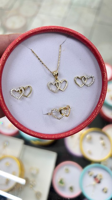 Radiant Heart 10K Gold Jewelry Set