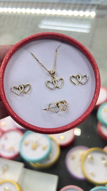 Radiant Heart 10K Gold Jewelry Set - Image 2