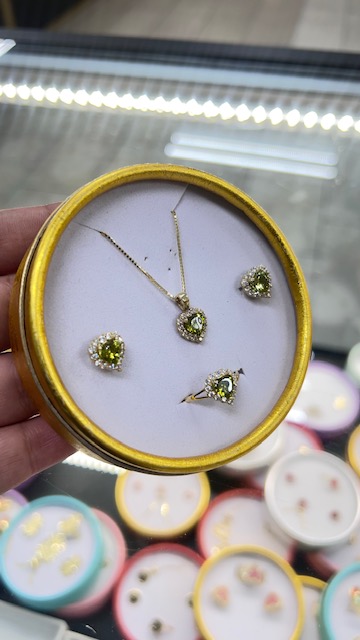 Radiant Heart 10K Gold Jewelry Set - Image 2