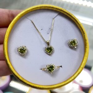 Radiant Heart 10K Gold Jewelry Set